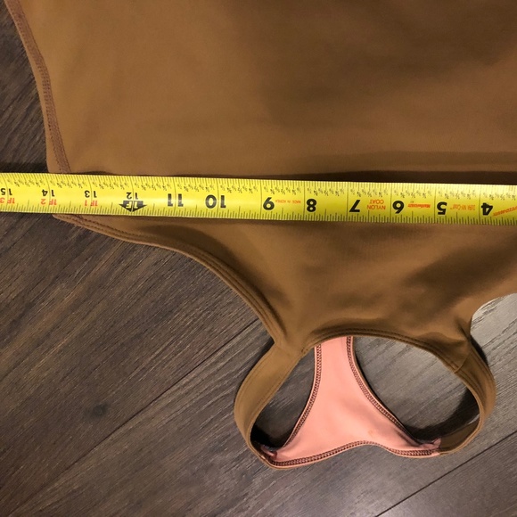 Lululemon keyhole halter tank in brown with pale pink lining - Picture 6 of 8